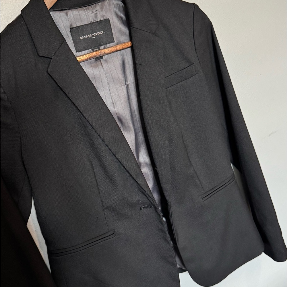 Banana Republic Women’s Blazer - 2 Petite